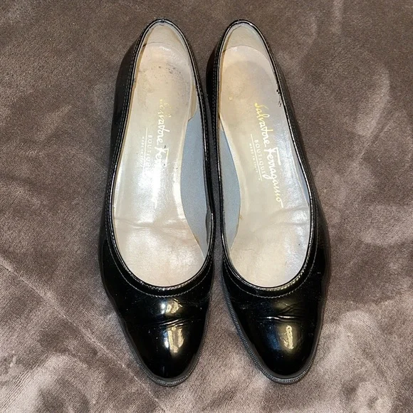 SALVATORE FERRAGAMO Black Patent Slip On Minimalist Loafer - sz 7.5 - Picture 4 of 10